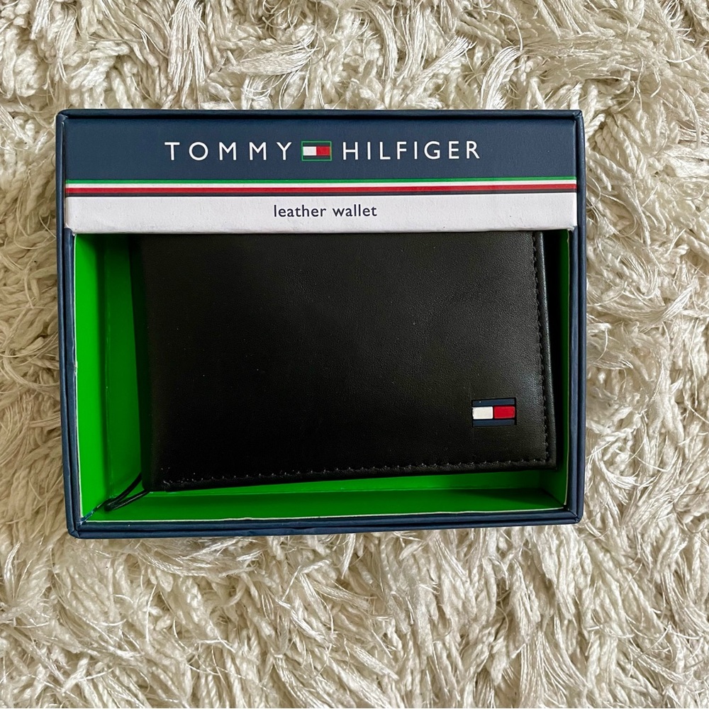 Tommy Hilfiger Men’s Wallet NEW